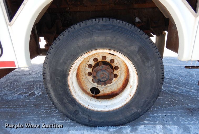 image for item KU9830 2004 International 7400  bucket truck