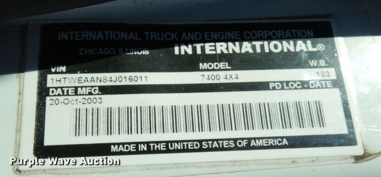 image for item KU9830 2004 International 7400  bucket truck