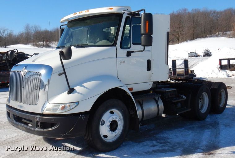 image for item KU9832 2007 International 8600  semi truck