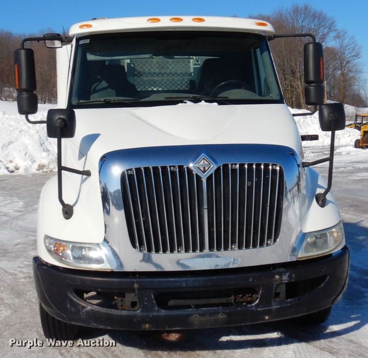 image for item KU9832 2007 International 8600  semi truck