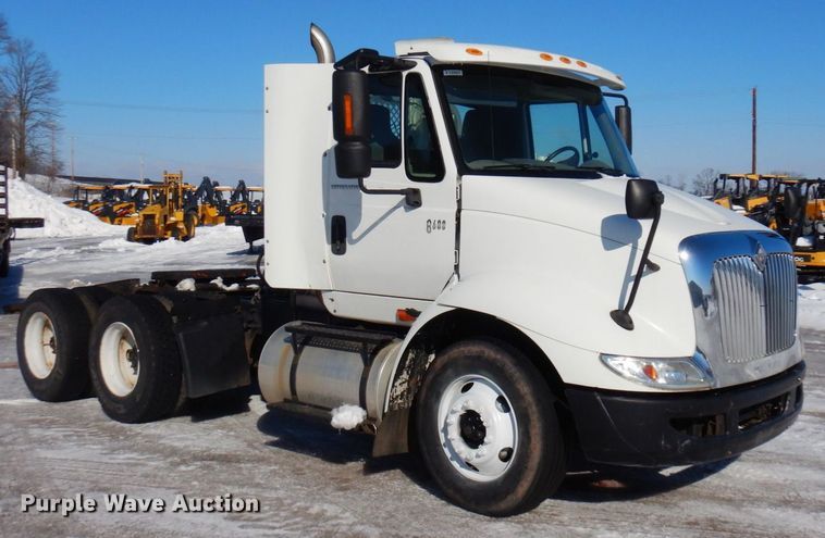 image for item KU9832 2007 International 8600  semi truck