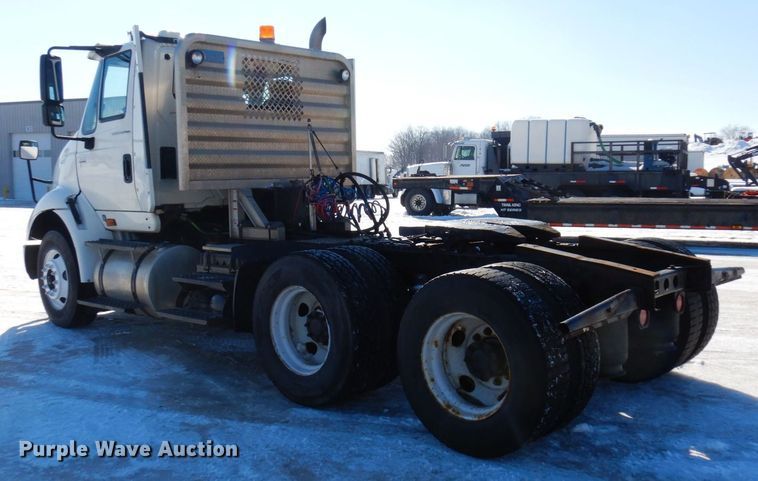 image for item KU9832 2007 International 8600  semi truck