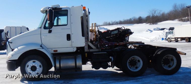 image for item KU9832 2007 International 8600  semi truck