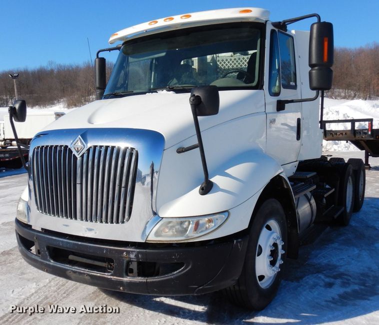 image for item KU9832 2007 International 8600  semi truck