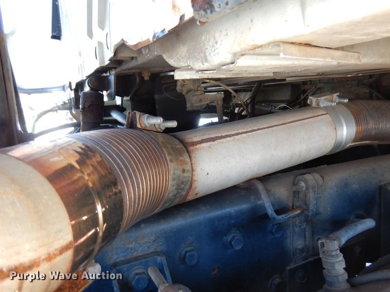 image for item KU9832 2007 International 8600  semi truck