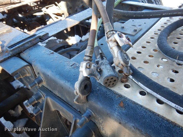 image for item KU9832 2007 International 8600  semi truck