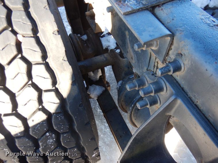 image for item KU9832 2007 International 8600  semi truck