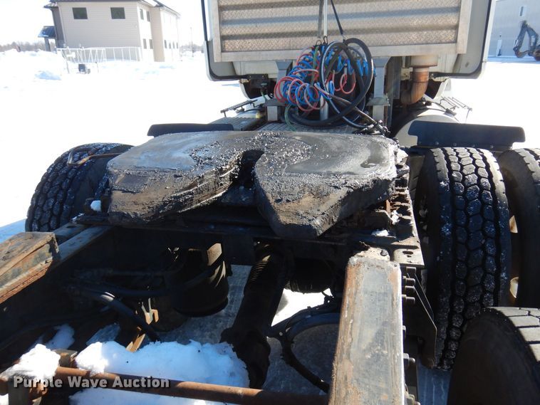 image for item KU9832 2007 International 8600  semi truck