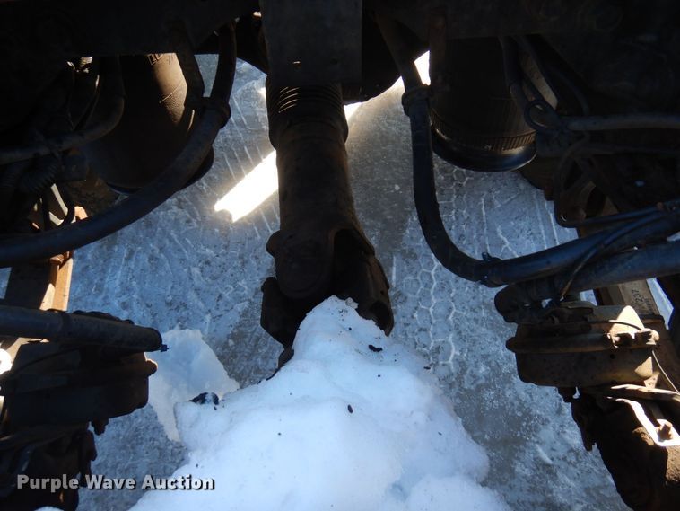 image for item KU9832 2007 International 8600  semi truck