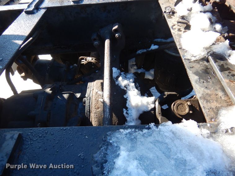 image for item KU9832 2007 International 8600  semi truck