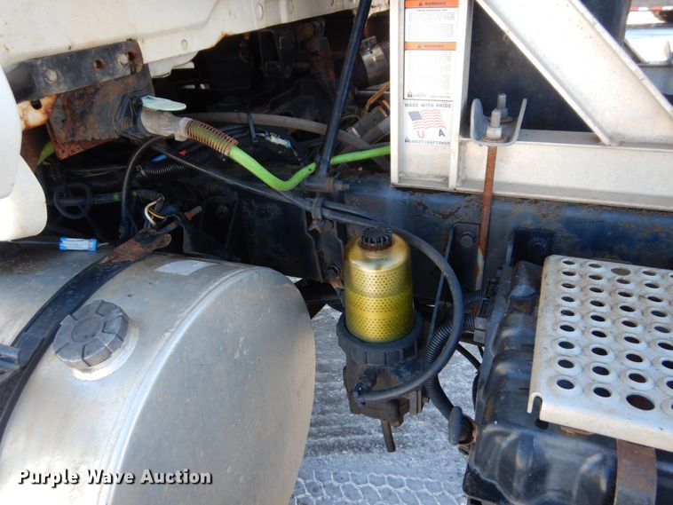 image for item KU9832 2007 International 8600  semi truck