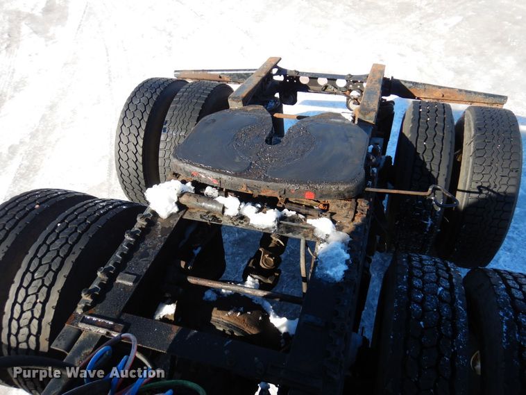 image for item KU9832 2007 International 8600  semi truck