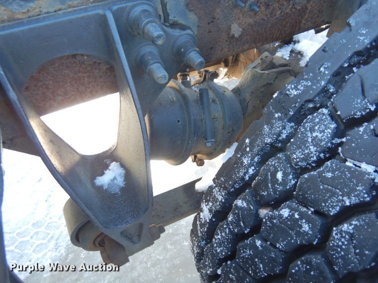 image for item KU9832 2007 International 8600  semi truck