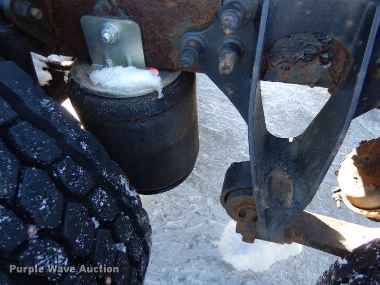 image for item KU9832 2007 International 8600  semi truck