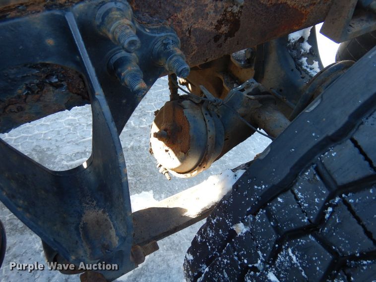 image for item KU9832 2007 International 8600  semi truck