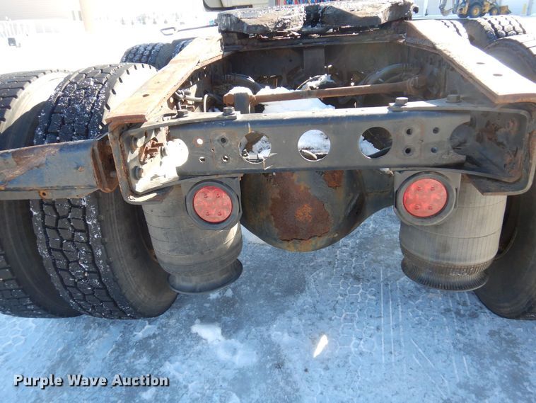 image for item KU9832 2007 International 8600  semi truck