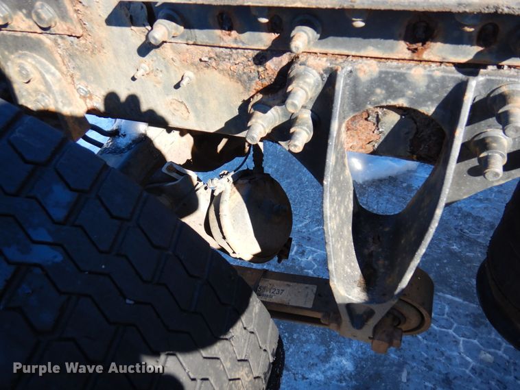 image for item KU9832 2007 International 8600  semi truck