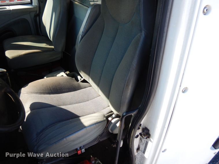 image for item KU9832 2007 International 8600  semi truck