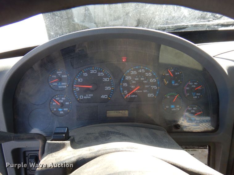 image for item KU9832 2007 International 8600  semi truck