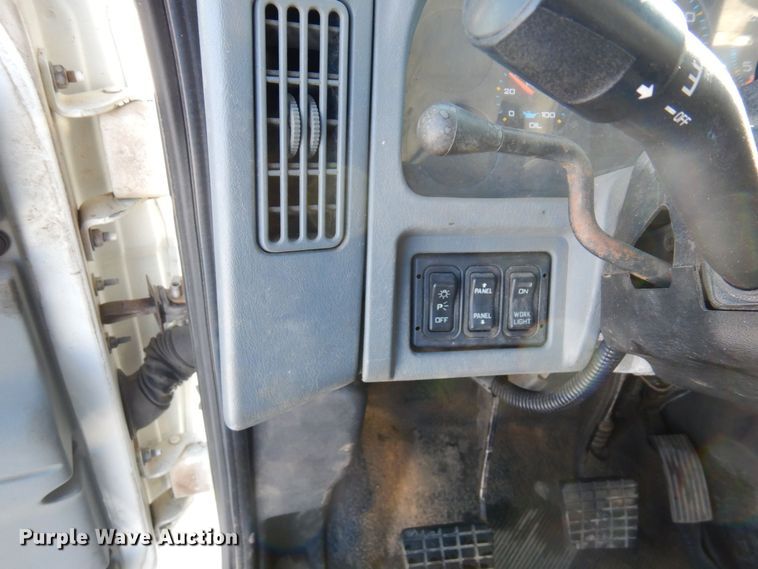 image for item KU9832 2007 International 8600  semi truck