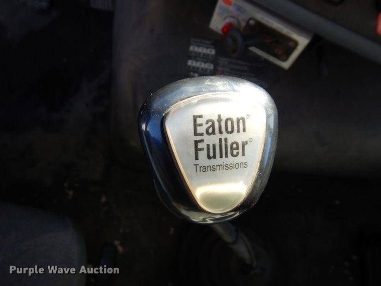 image for item KU9832 2007 International 8600  semi truck