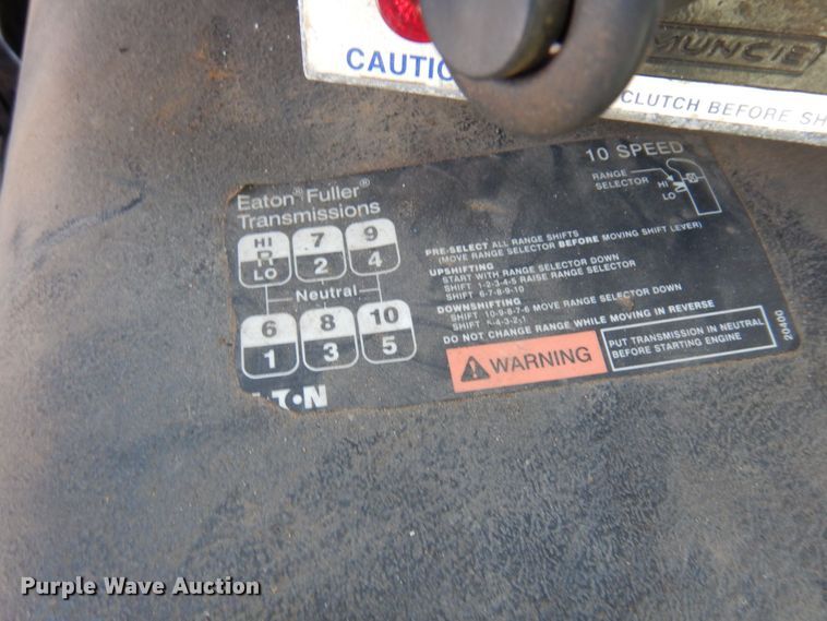 image for item KU9832 2007 International 8600  semi truck