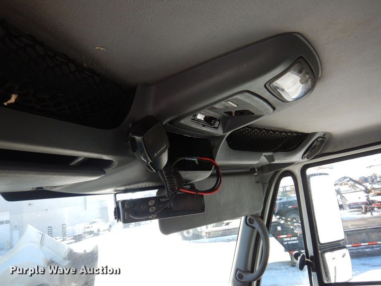 image for item KU9832 2007 International 8600  semi truck