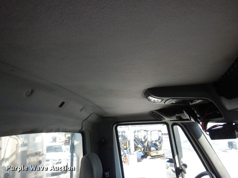 image for item KU9832 2007 International 8600  semi truck