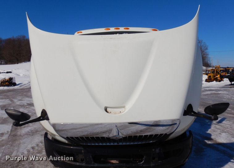 image for item KU9832 2007 International 8600  semi truck