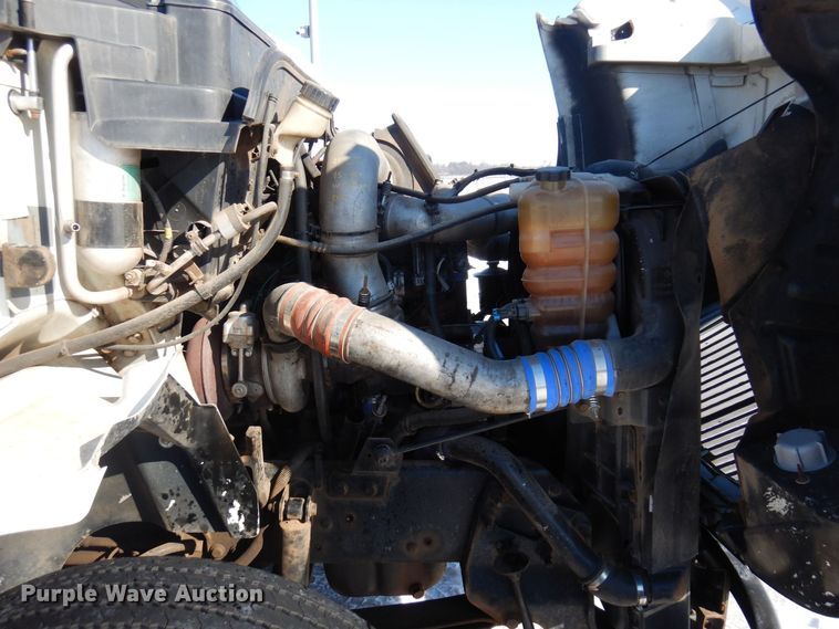 image for item KU9832 2007 International 8600  semi truck