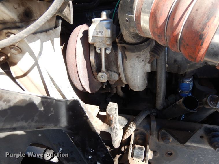 image for item KU9832 2007 International 8600  semi truck