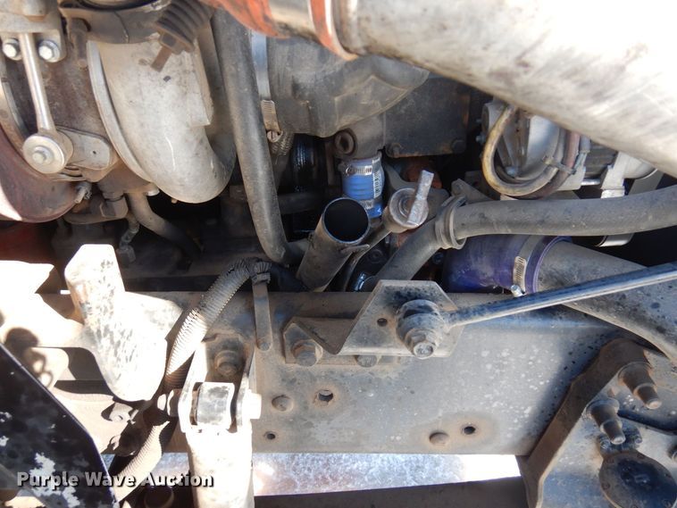 image for item KU9832 2007 International 8600  semi truck