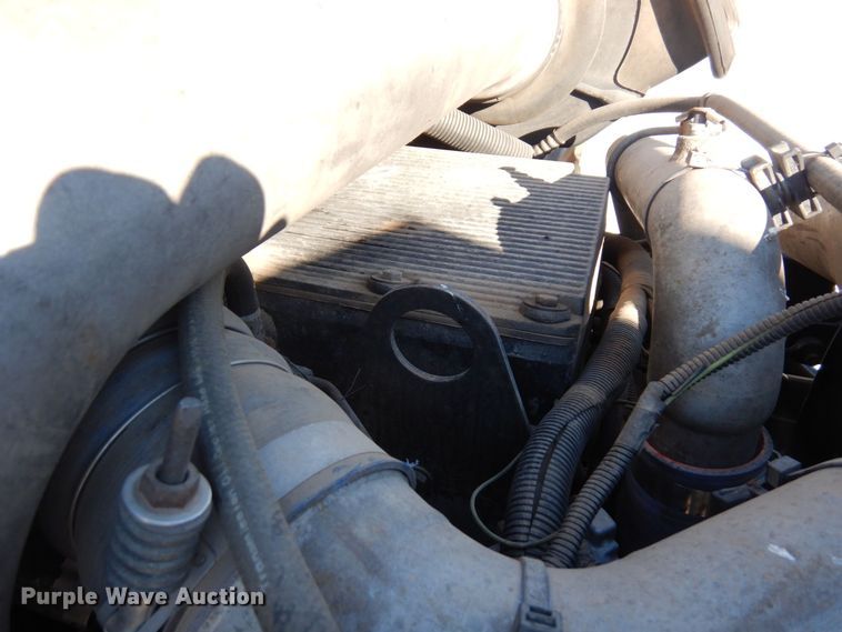 image for item KU9832 2007 International 8600  semi truck