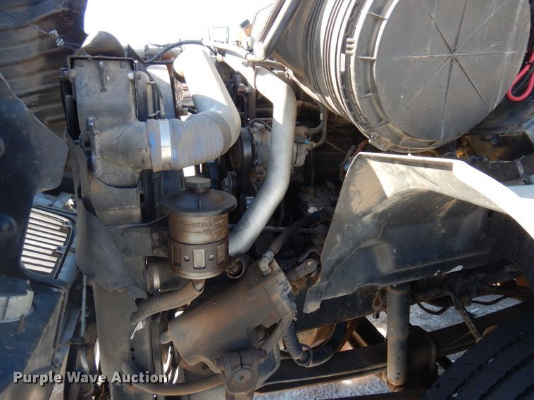 image for item KU9832 2007 International 8600  semi truck