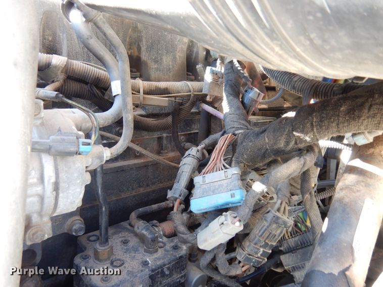 image for item KU9832 2007 International 8600  semi truck