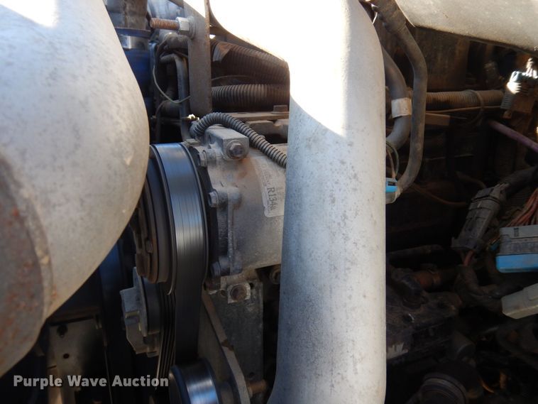 image for item KU9832 2007 International 8600  semi truck