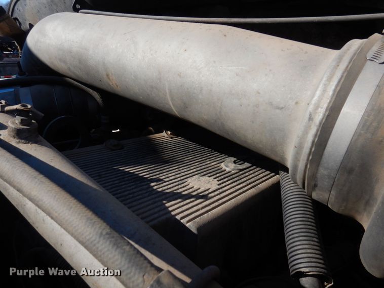 image for item KU9832 2007 International 8600  semi truck