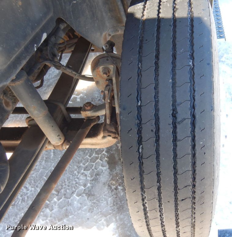 image for item KU9832 2007 International 8600  semi truck