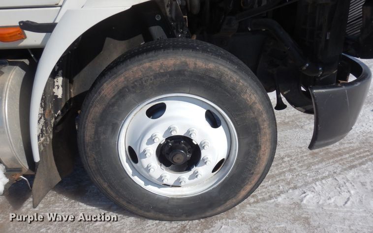 image for item KU9832 2007 International 8600  semi truck