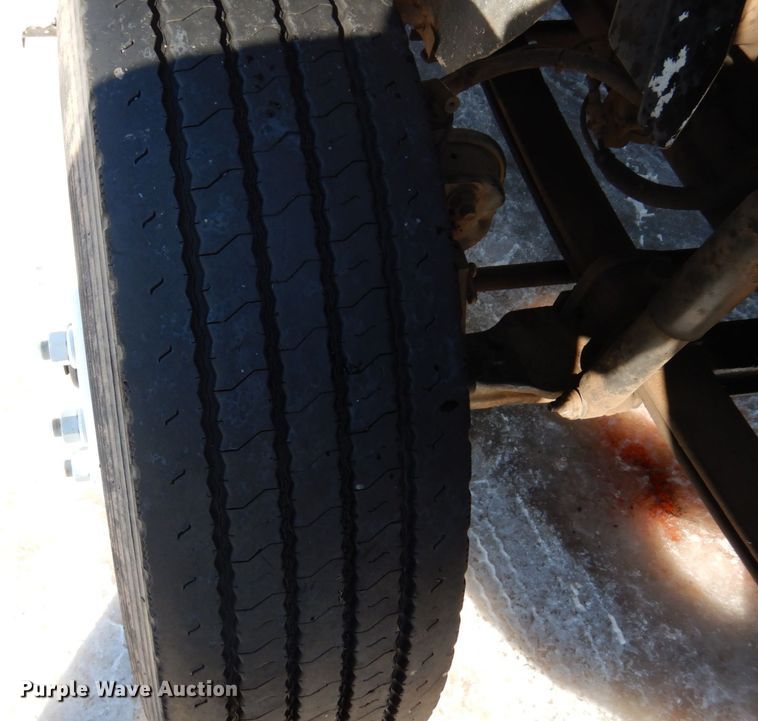 image for item KU9832 2007 International 8600  semi truck