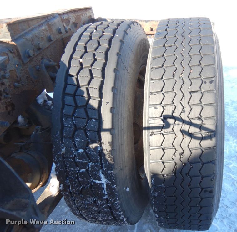 image for item KU9832 2007 International 8600  semi truck