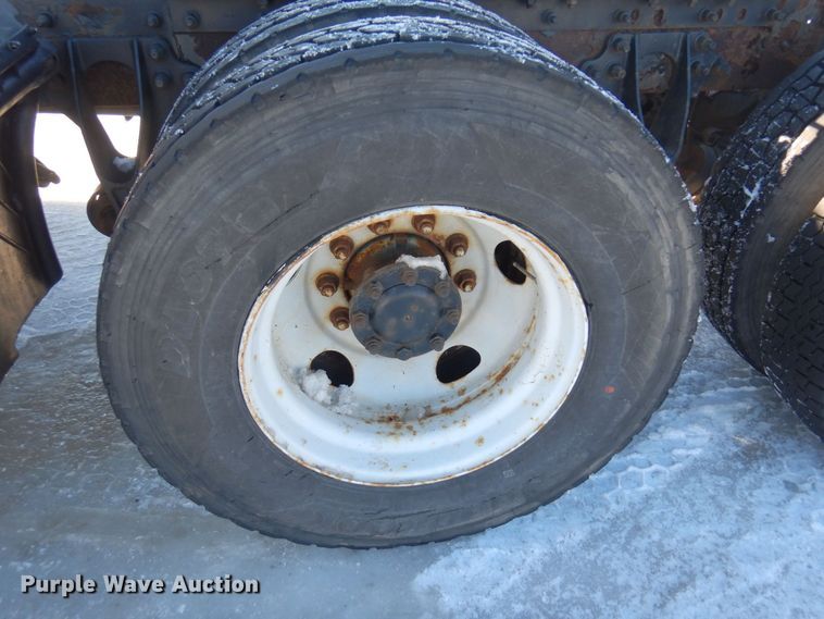 image for item KU9832 2007 International 8600  semi truck