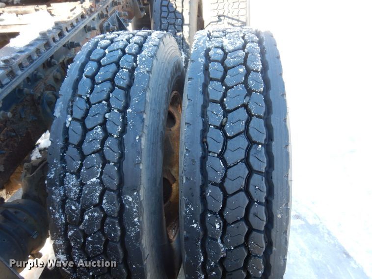 image for item KU9832 2007 International 8600  semi truck