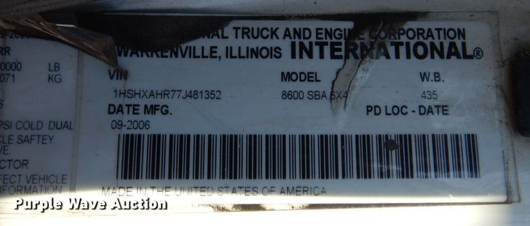 image for item KU9832 2007 International 8600  semi truck