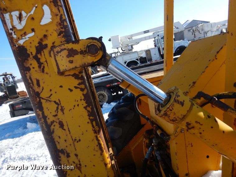 image for item KU9837 Allis Chalmers 706  forklift