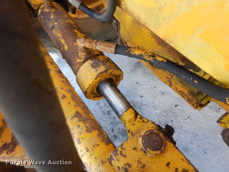 image for item KU9837 Allis Chalmers 706  forklift