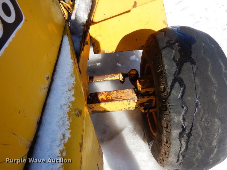 image for item KU9837 Allis Chalmers 706  forklift