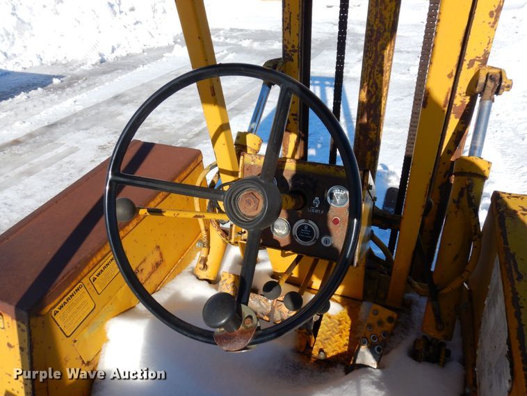 image for item KU9837 Allis Chalmers 706  forklift