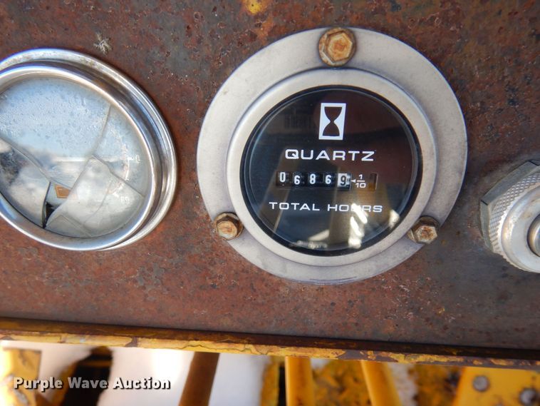 image for item KU9837 Allis Chalmers 706  forklift