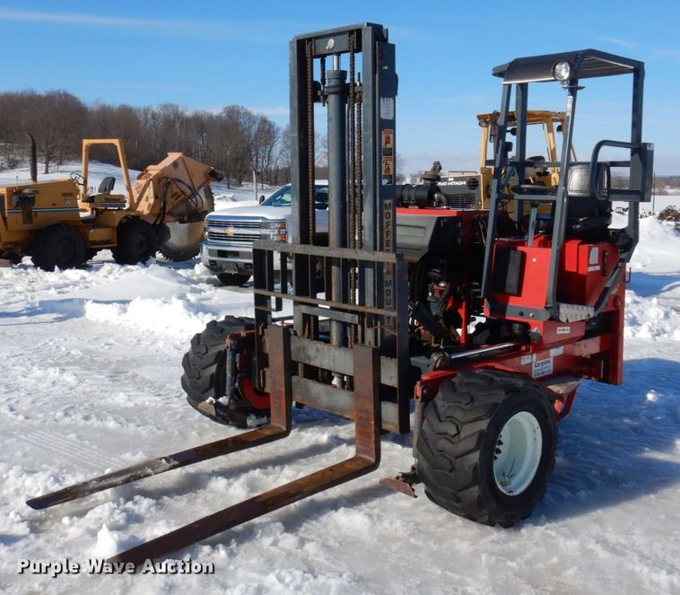 image for item KU9843 2004 Moffett M5500  forklift